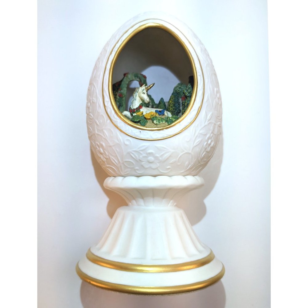 Unicorn Franklin Mint Enchanted Garden of Romance Porcelain Egg 1987 Shiraishi